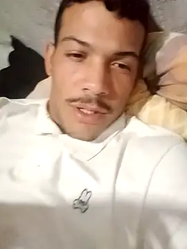 Snapshot of alexardiente1 chatting on 11, 11, 2025 alexardiente1 online show from 11, 11, 2025