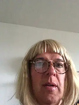 Snapshot of simone_xdressing chatting on 10, 6, 2026 simone xdressing online show from 10, 6, 2026