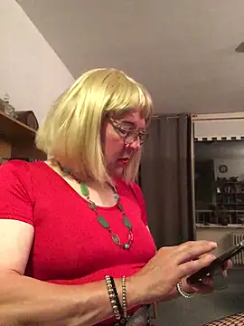Snapshot of simone_xdressing chatting on 16, 6, 2026 simone xdressing online show from 16, 6, 2026