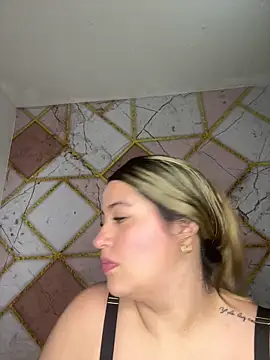 Snapshot of Amira_Malia chatting on 2, 5, 2026 Amira Malia online show from 2, 5, 2026