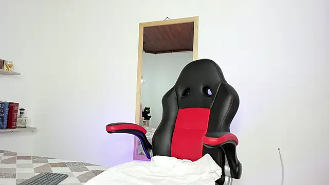 Miia Ferrer  online show from 27, 11, 2025