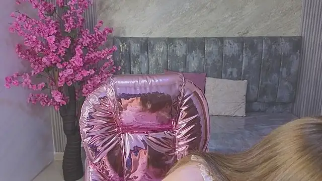 Dafne moon s online show from 12, 11, 2025