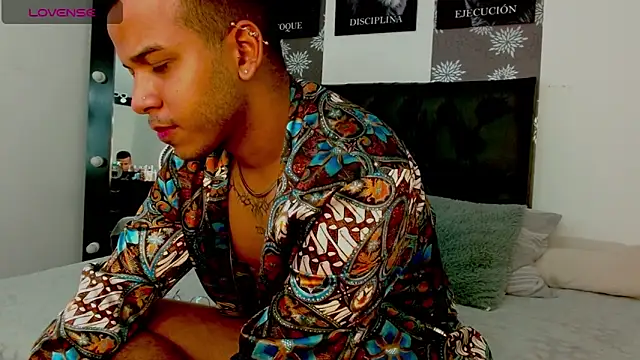 Snapshot of matthewlewis01 chatting on 18, 11, 2025 matthewlewis01 online show from 18, 11, 2025