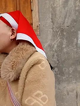 girl-hot2x online show from 18, 2, 2026