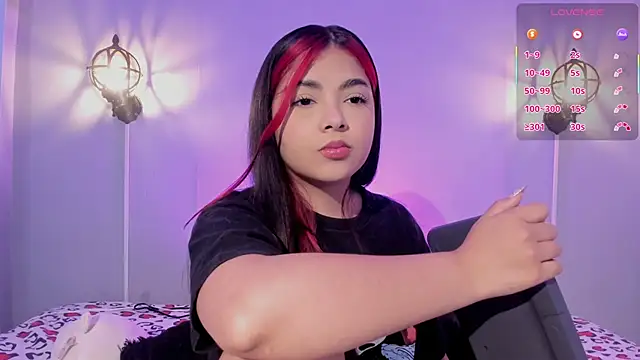 Snapshot of Stephany-roses- chatting on 7, 3, 2026 Stephany-roses- online show from 7, 3, 2026