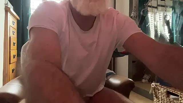 Snapshot of LeatherSdaddy chatting on 1, 4, 2026 LeatherSdaddy online show from 1, 4, 2026