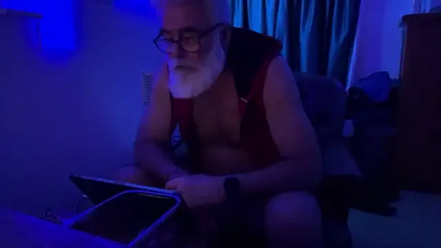 Snapshot of LeatherSdaddy chatting on 11, 4, 2026 LeatherSdaddy online show from 11, 4, 2026