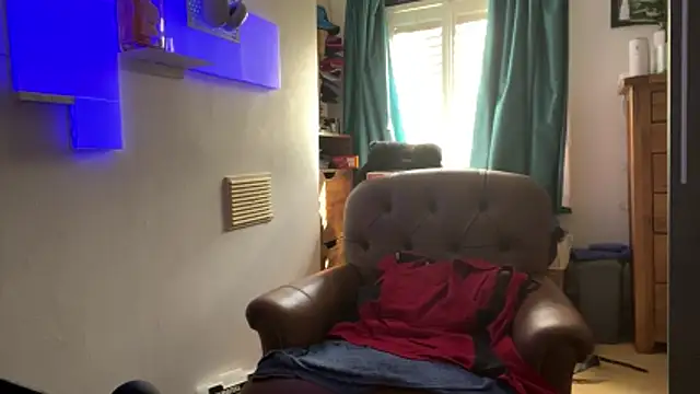 Snapshot of LeatherSdaddy chatting on 12, 4, 2026 LeatherSdaddy online show from 12, 4, 2026