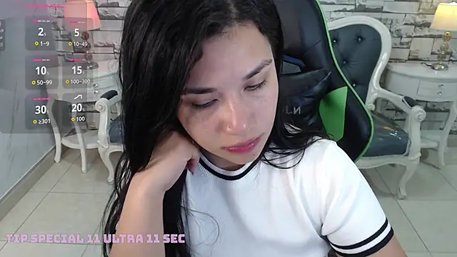 Snapshot of Violetta_jhonson_a chatting on 13, 11, 2025 Violetta jhonson a online show from 13, 11, 2025