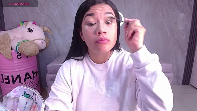 Snapshot of Violetta_jhonson_a chatting on 20, 11, 2025 Violetta jhonson a online show from 20, 11, 2025