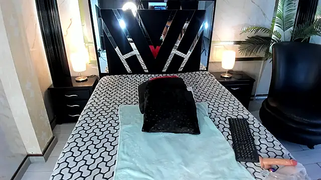 Lucy Vegas online show from 3, 12, 2025