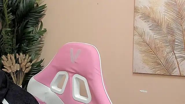 Snapshot of TawnyOkane chatting on 13, 11, 2025 TawnyOkane online show from 13, 11, 2025