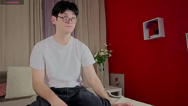 Snapshot of LiamRivers chatting on 17, 11, 2025 LiamRivers online show from 17, 11, 2025