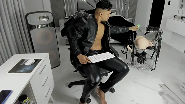 Snapshot of master_leather chatting on 6, 6, 2026 master leather online show from 6, 6, 2026