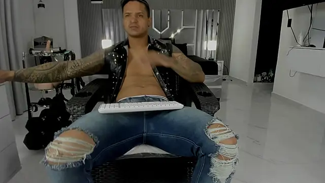Snapshot of master_leather chatting on 25, 6, 2026 master leather online show from 25, 6, 2026