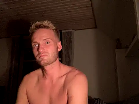 Snapshot of SUB-Blond chatting on 13, 11, 2025 SUB-Blond online show from 13, 11, 2025