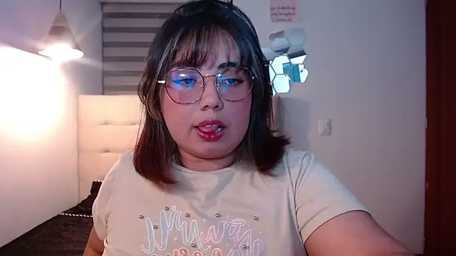 YiniBelle online show from 20, 11, 2025