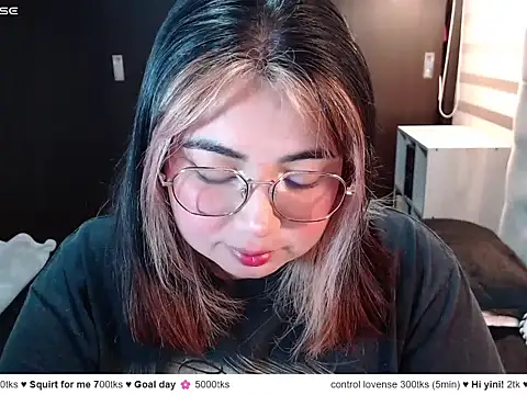 YiniBelle online show from 17, 4, 2026