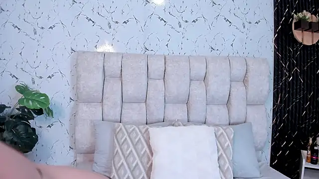 Snapshot of MadisonnLee chatting on 12, 11, 2025 MadisonnLee online show from 12, 11, 2025