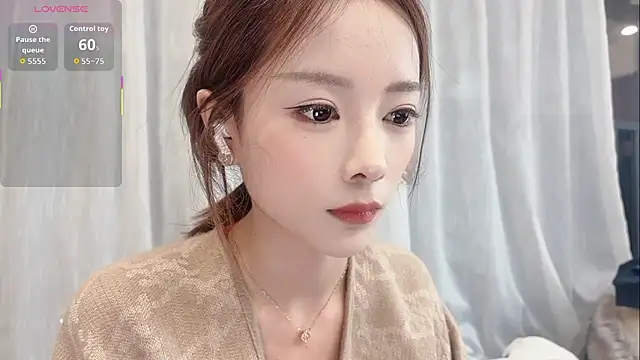 Snapshot of Butterbear chatting on 19, 11, 2025 Butterbear online show from 19, 11, 2025