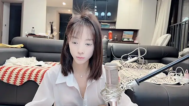 Snapshot of Butterbear chatting on 8, 4, 2026 Butterbear online show from 8, 4, 2026