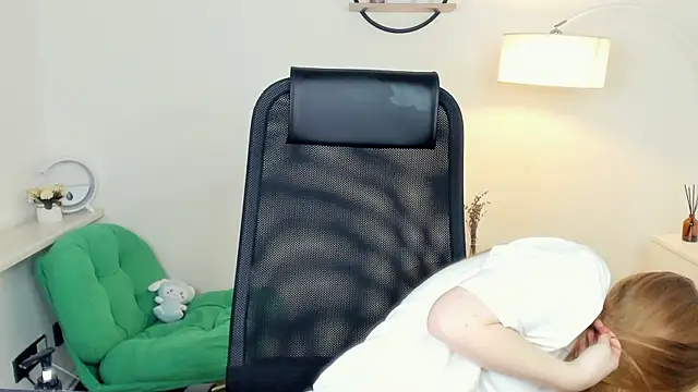 LavetaShiroma online show from 23, 11, 2025