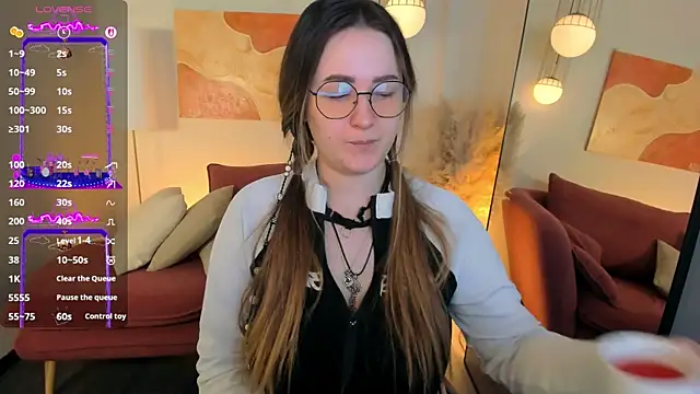 EmmaBloomm online show from 13, 12, 2025