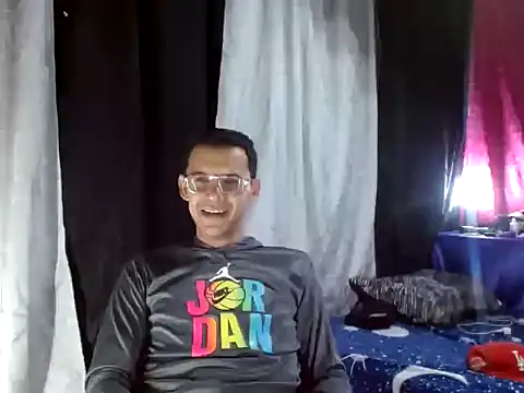 Snapshot of FANTASYBOYS11 chatting on 19, 11, 2025 FANTASYBOYS11 online show from 19, 11, 2025