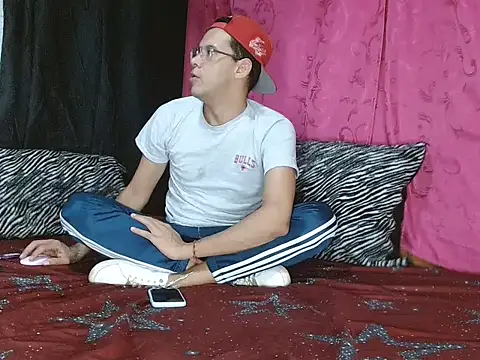 Snapshot of FANTASYBOYS11 chatting on 4, 12, 2025 FANTASYBOYS11 online show from 4, 12, 2025