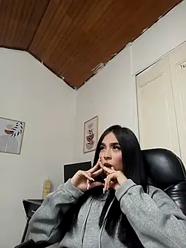 Irina Fernandez online show from 14, 11, 2025