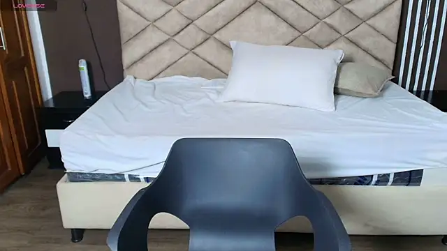 Snapshot of Laracooper_ chatting on 28, 11, 2025 Laracooper online show from 28, 11, 2025