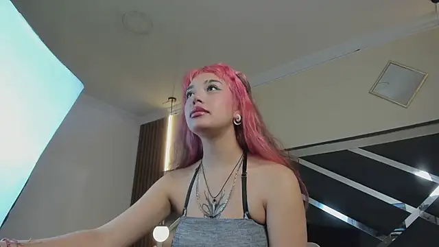 Snapshot of Laracooper_ chatting on 8, 2, 2026 Laracooper online show from 8, 2, 2026