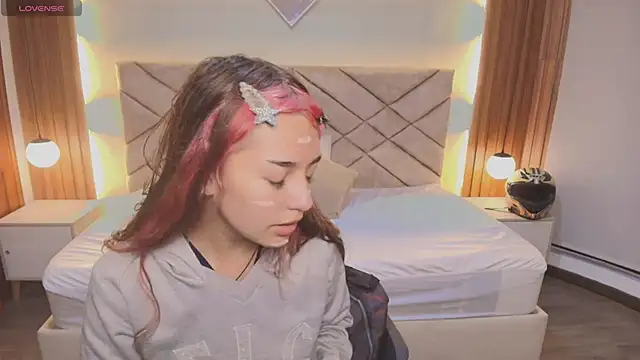 Snapshot of Laracooper_ chatting on 12, 2, 2026 Laracooper online show from 12, 2, 2026