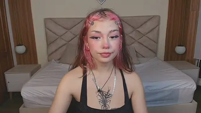 Snapshot of Laracooper_ chatting on 24, 2, 2026 Laracooper online show from 24, 2, 2026