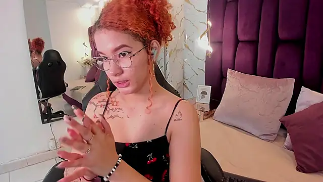 Snapshot of avrilwaynee chatting on 18, 11, 2025 avrilwaynee online show from 18, 11, 2025