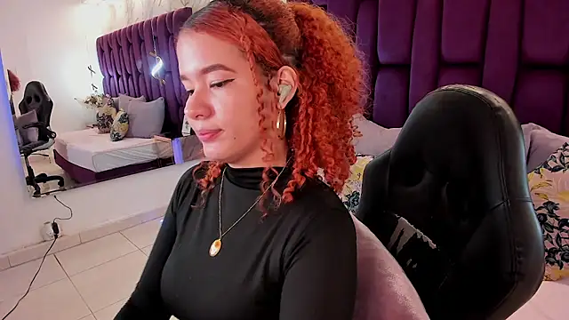 Snapshot of avrilwaynee chatting on 21, 11, 2025 avrilwaynee online show from 21, 11, 2025