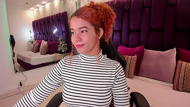 Snapshot of avrilwaynee chatting on 28, 11, 2025 avrilwaynee online show from 28, 11, 2025