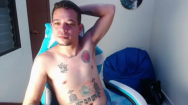 Snapshot of harry_contreras28 chatting on 15, 11, 2025 harry contreras28 online show from 15, 11, 2025