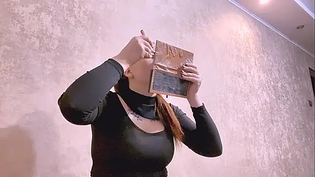 Snapshot of EveCrotts chatting on 15, 11, 2025 EveCrotts online show from 15, 11, 2025