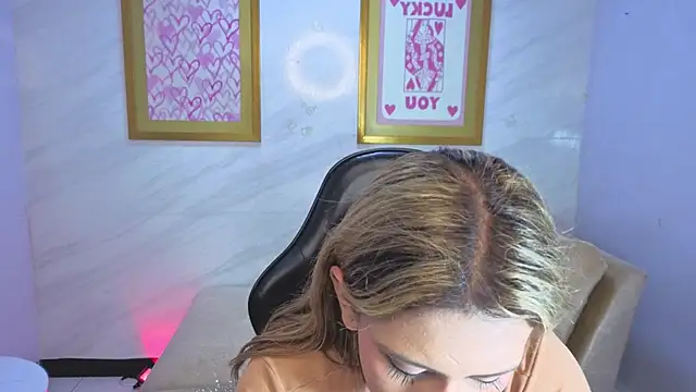 Evy Luxx v online show from 18, 4, 2026