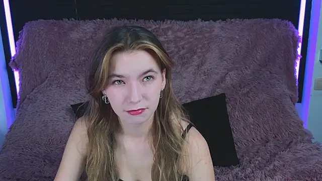 RochelCozzi online show from 3, 12, 2025