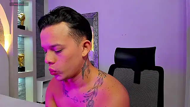 Valentino moretti online show from 25, 11, 2025