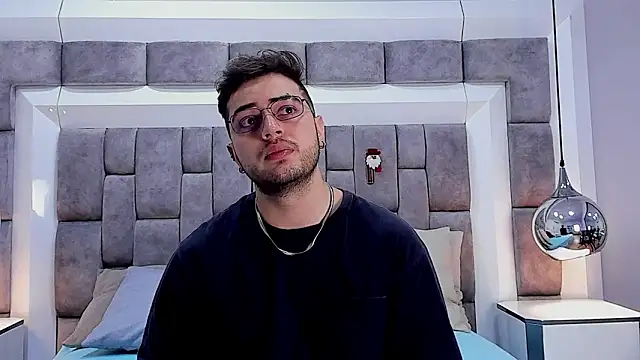 Snapshot of Ethan_Greys chatting on 17, 11, 2025 Ethan Greys online show from 17, 11, 2025