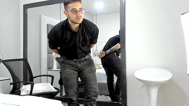 Snapshot of Ethan_Greys chatting on 20, 11, 2025 Ethan Greys online show from 20, 11, 2025