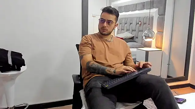 Snapshot of Ethan_Greys chatting on 22, 11, 2025 Ethan Greys online show from 22, 11, 2025