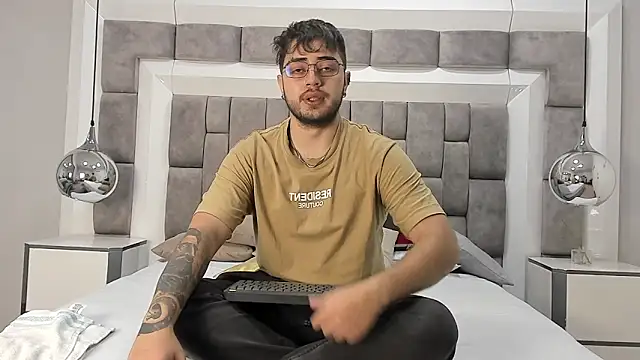 Snapshot of Ethan_Greys chatting on 24, 11, 2025 Ethan Greys online show from 24, 11, 2025