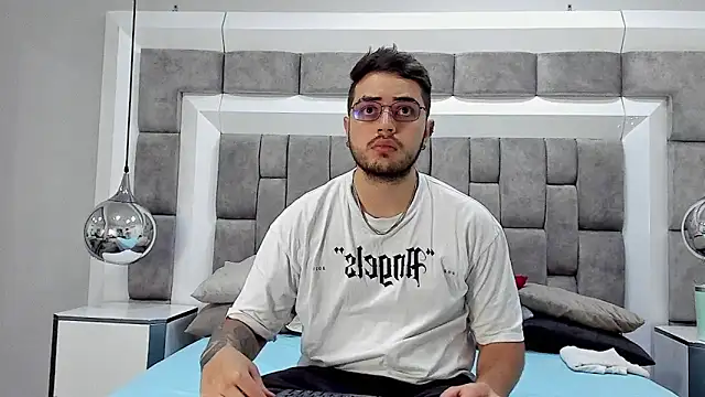 Snapshot of Ethan_Greys chatting on 25, 11, 2025 Ethan Greys online show from 25, 11, 2025