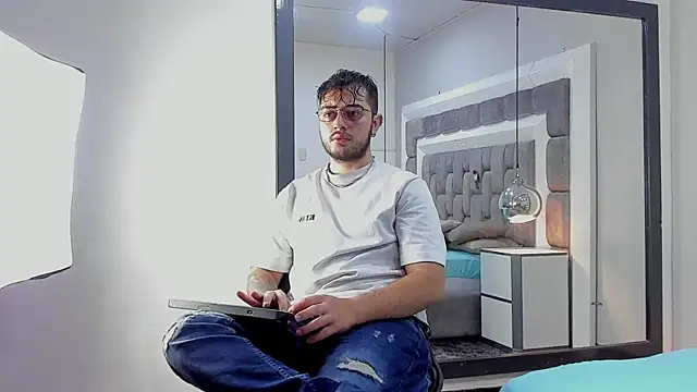 Snapshot of Ethan_Greys chatting on 27, 11, 2025 Ethan Greys online show from 27, 11, 2025