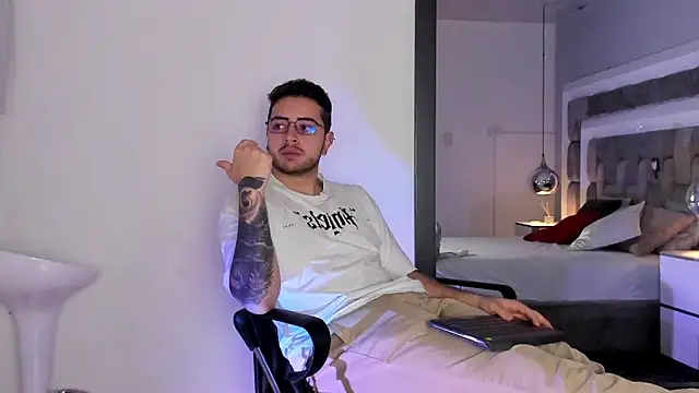 Snapshot of Ethan_Greys chatting on 1, 12, 2025 Ethan Greys online show from 1, 12, 2025