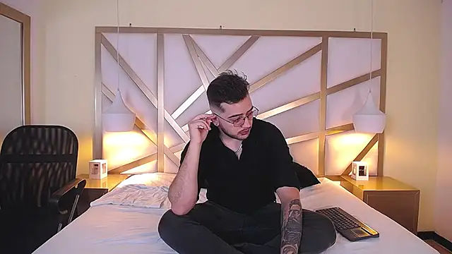 Snapshot of Ethan_Greys chatting on 3, 12, 2025 Ethan Greys online show from 3, 12, 2025